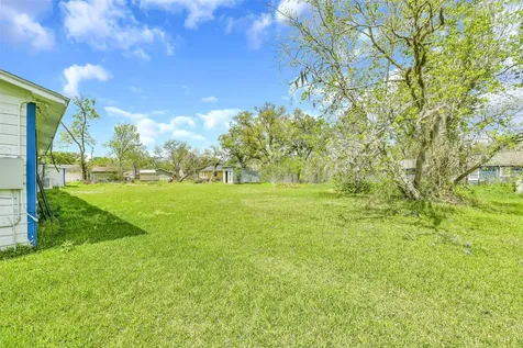 1220 Pecan Street Clute TX 77531
