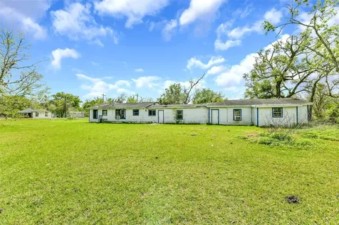 1220 Pecan Street Clute TX 77531