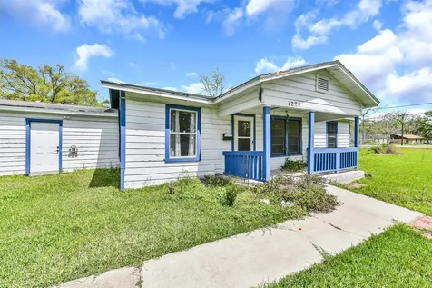 1220 Pecan Street Clute TX 77531