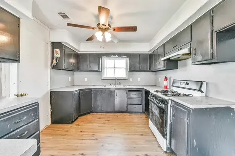 1220 Pecan Street Clute TX 77531