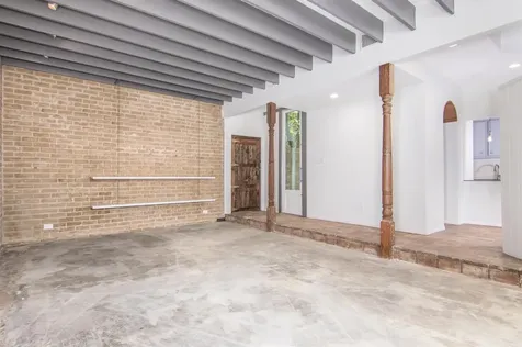 1942 Indiana Street Houston TX 77019