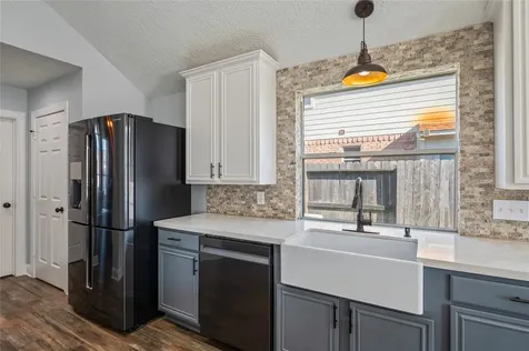1104 Lake Shore Drive Pearland TX 77581