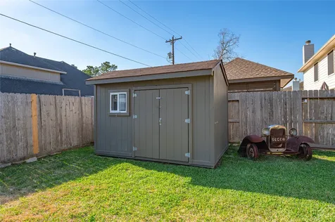 1104 Lake Shore Drive Pearland TX 77581