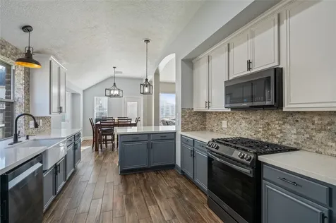 1104 Lake Shore Drive Pearland TX 77581