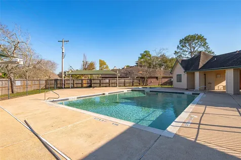 1104 Lake Shore Drive Pearland TX 77581
