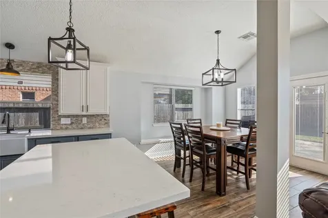 1104 Lake Shore Drive Pearland TX 77581