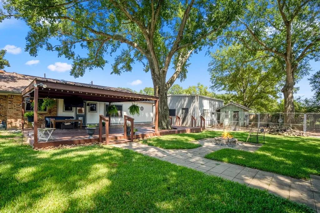 2411 Orange Street Waller TX 77484