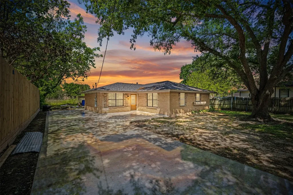 638 Cleo Street Fresno TX 77545