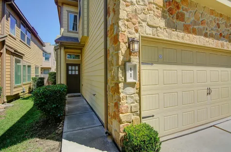 11 Cheswood Manor The Woodlands TX 77382
