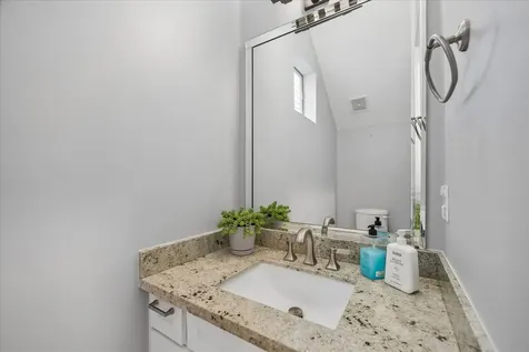 240 W 27th Street Houston TX 77008