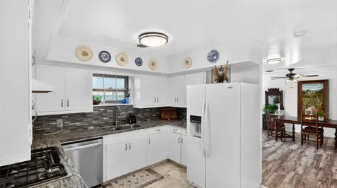 405 N Main Street Franklin TX 77856