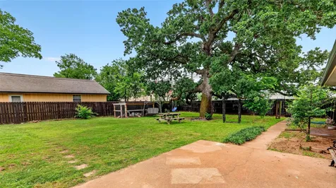 405 N Main Street Franklin TX 77856