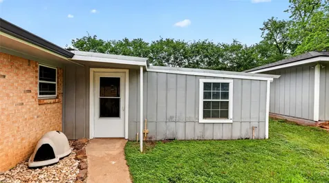 405 N Main Street Franklin TX 77856