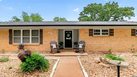 405 N Main Street Franklin TX 77856