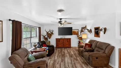 405 N Main Street Franklin TX 77856