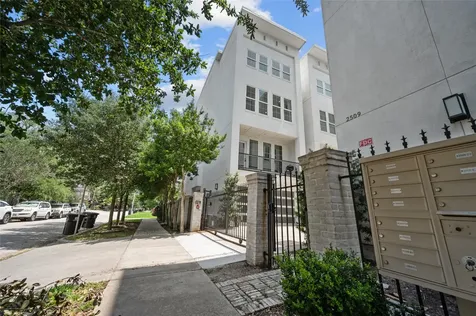2505 Dorrington E Houston TX 77030