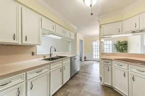 105 W Wildwinn Drive Alvin TX 77511
