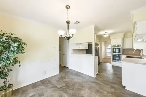 105 W Wildwinn Drive Alvin TX 77511