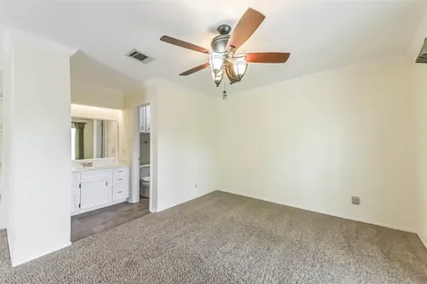 105 W Wildwinn Drive Alvin TX 77511