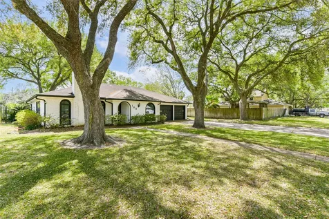 105 W Wildwinn Drive Alvin TX 77511