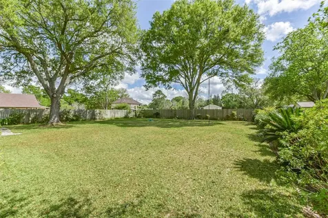 105 W Wildwinn Drive Alvin TX 77511
