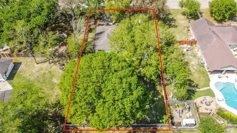 105 W Wildwinn Drive Alvin TX 77511