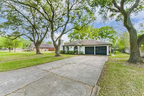 105 W Wildwinn Drive Alvin TX 77511