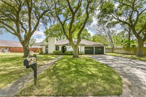 105 W Wildwinn Drive Alvin TX 77511