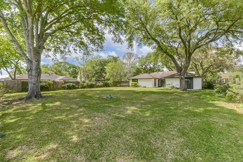 105 W Wildwinn Drive Alvin TX 77511