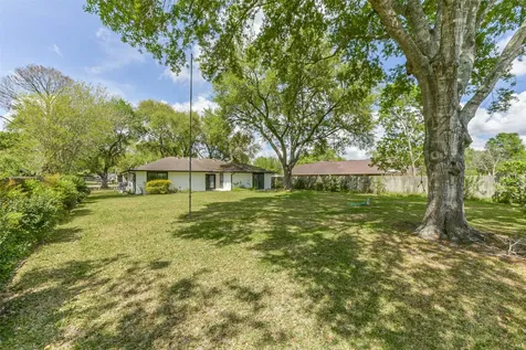 105 W Wildwinn Drive Alvin TX 77511