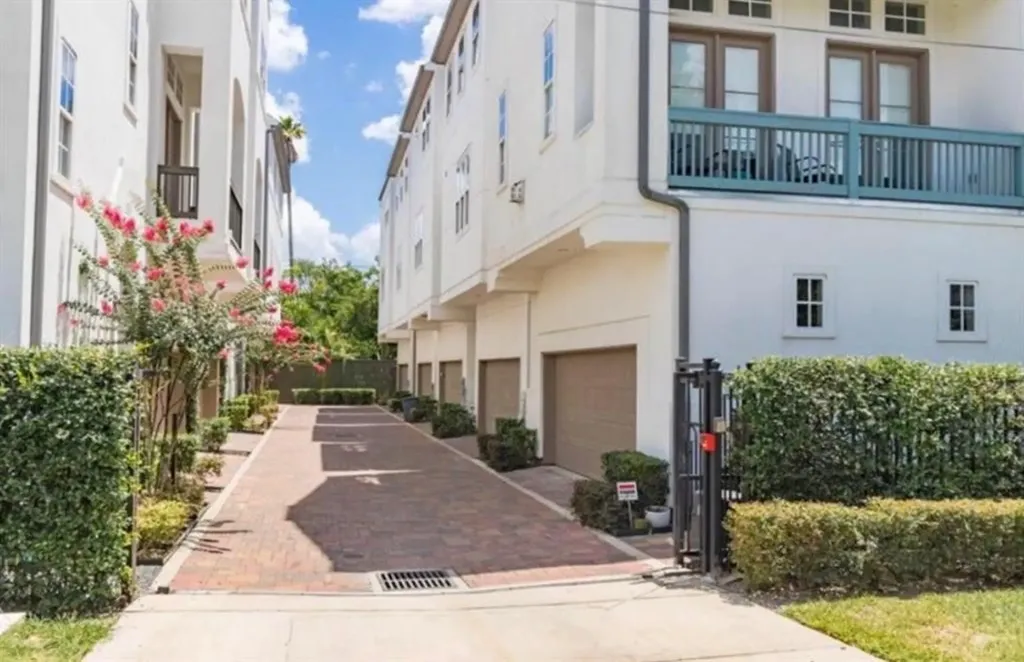 2010 Beall Street Houston TX 77008