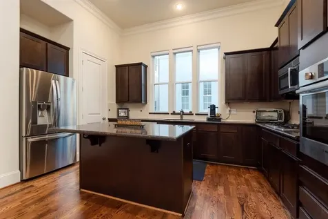 2010 Beall Street Houston TX 77008