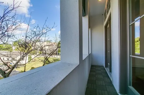 2010 Beall Street Houston TX 77008