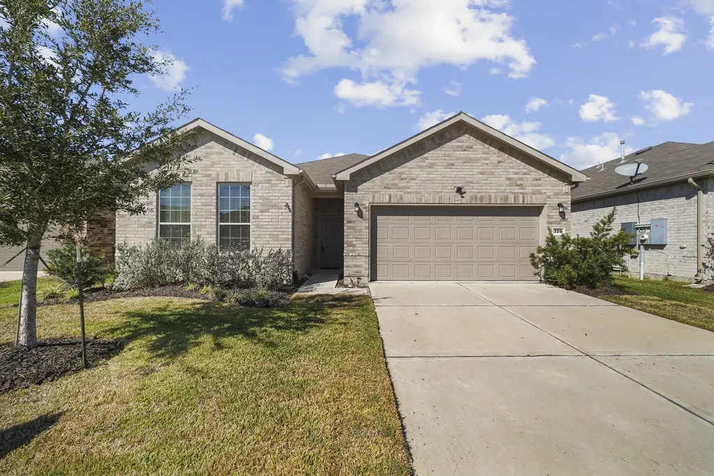 329 Paso Fino Drive Alvin TX 77511