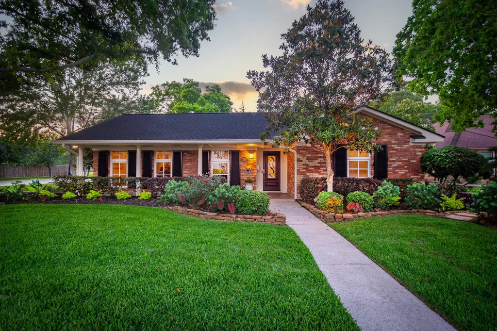 2503 Baycrest Drive Houston TX 77058