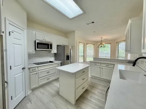 302 Buckingham Drive Port Neches TX 77651