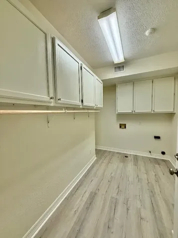 302 Buckingham Drive Port Neches TX 77651