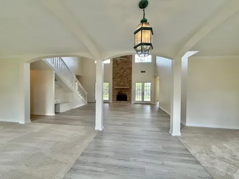 302 Buckingham Drive Port Neches TX 77651