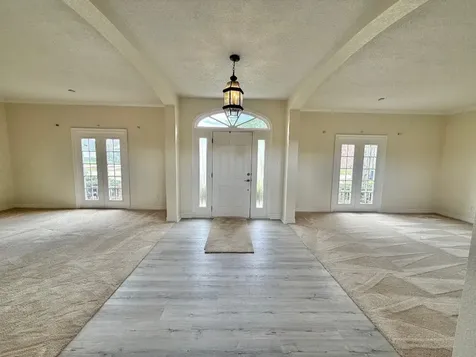 302 Buckingham Drive Port Neches TX 77651