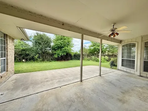 302 Buckingham Drive Port Neches TX 77651