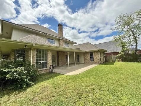 302 Buckingham Drive Port Neches TX 77651