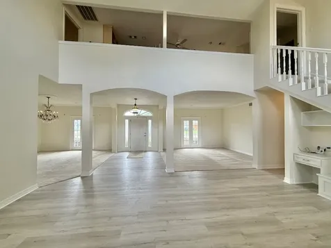 302 Buckingham Drive Port Neches TX 77651
