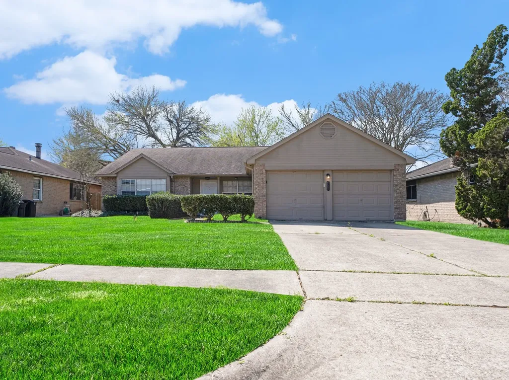 1826 Pilgrims Point Drive Friendswood TX 77546