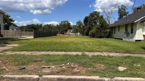 2344 Broadway Street Beaumont TX 77702
