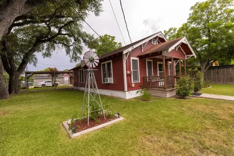 702 E Colorado Street Victoria TX 77901