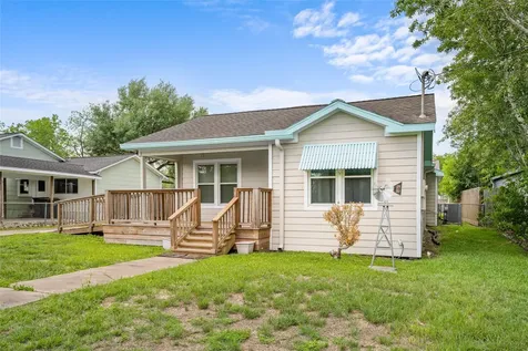 405 N College Street Weimar TX 78962