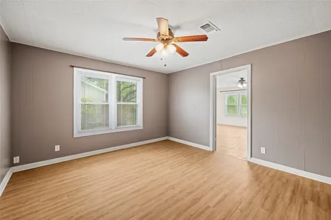 405 N College Street Weimar TX 78962