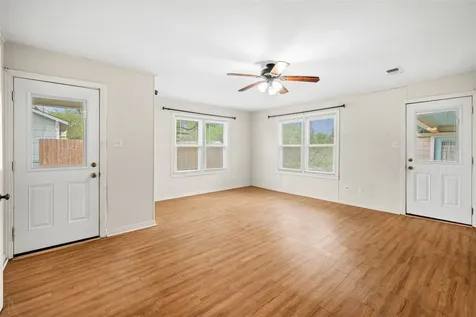 405 N College Street Weimar TX 78962