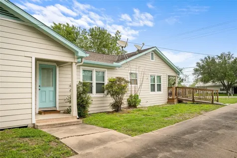 405 N College Street Weimar TX 78962