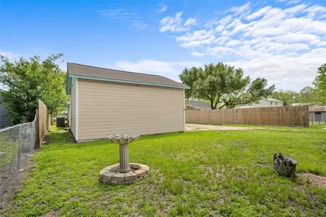 405 N College Street Weimar TX 78962